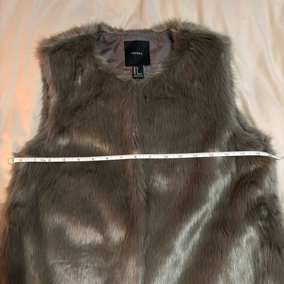 Faux Fur Vest Dark Gray Size Small Forever 21 - Picture 7 of 10